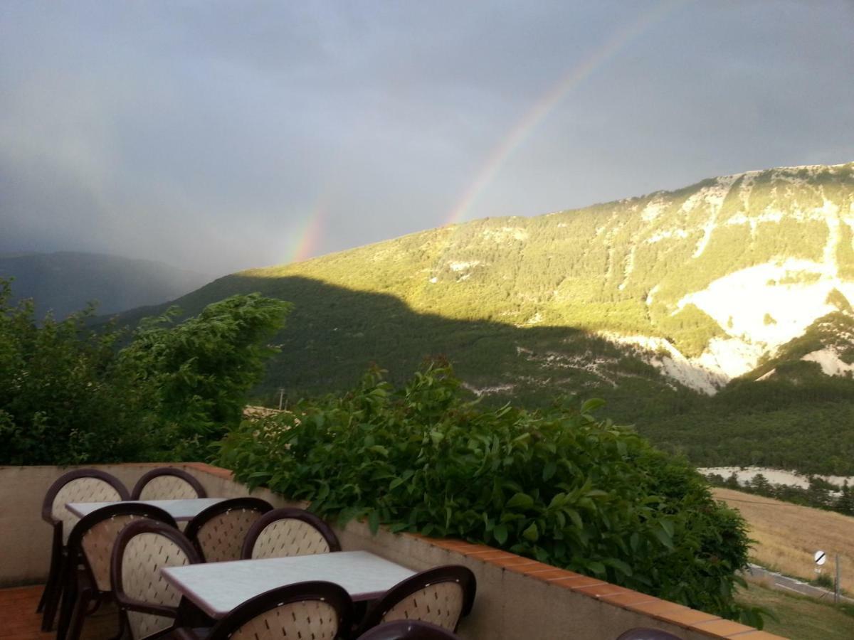 Mas Du Colombier Bed & Breakfast Saint-André-les-Alpes Екстериор снимка